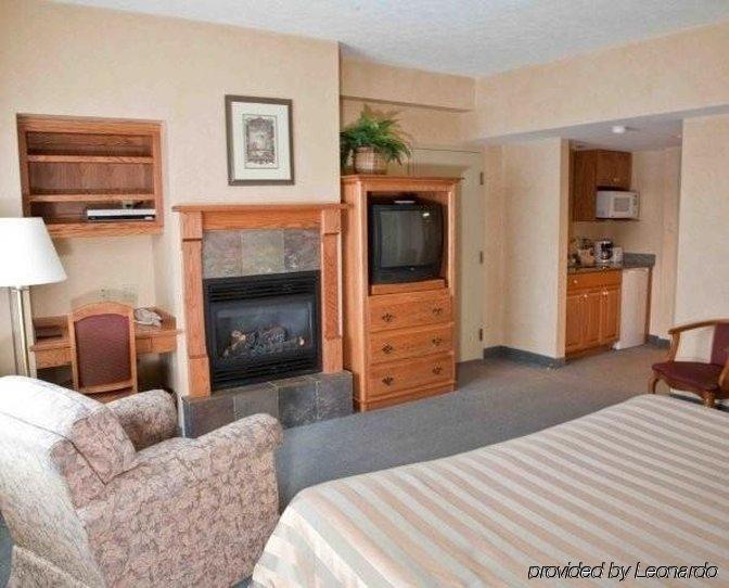 Stone Gate Inn Ориллия Номер фото