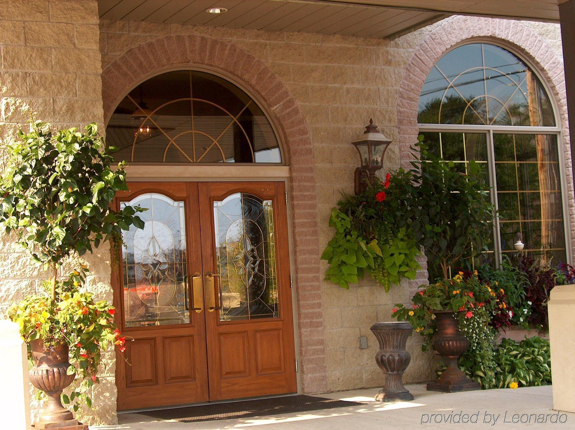 Stone Gate Inn Ориллия Экстерьер фото