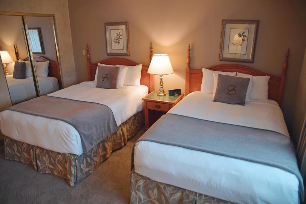 Stone Gate Inn Ориллия Экстерьер фото