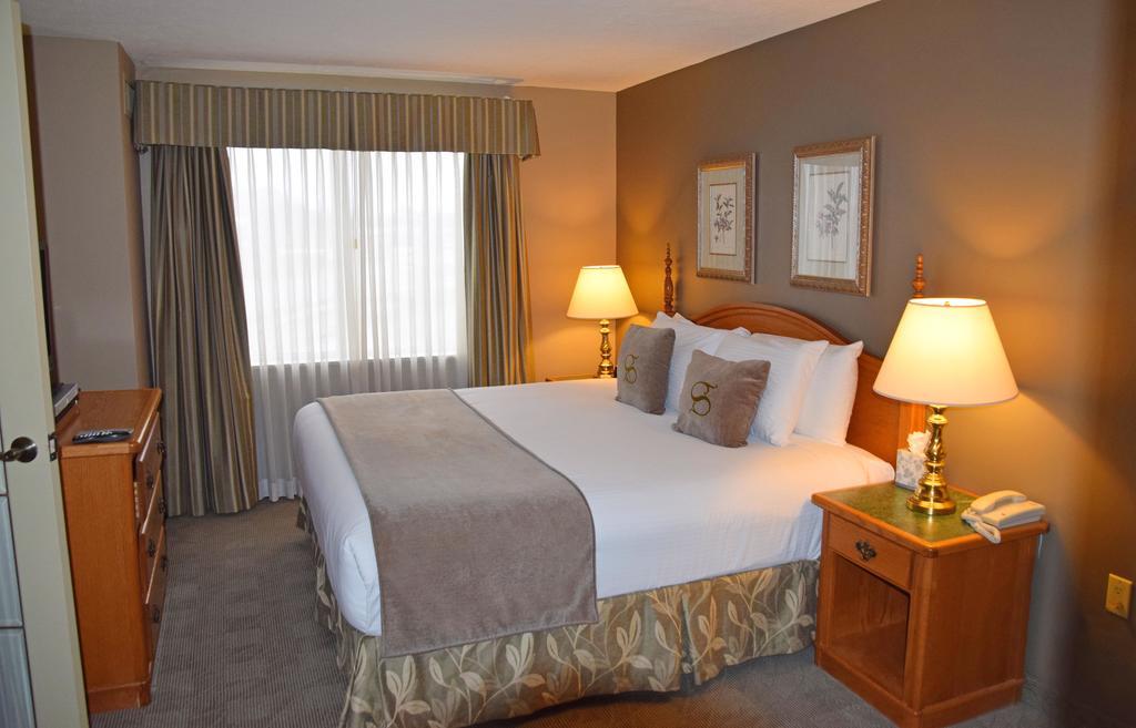 Stone Gate Inn Ориллия Экстерьер фото