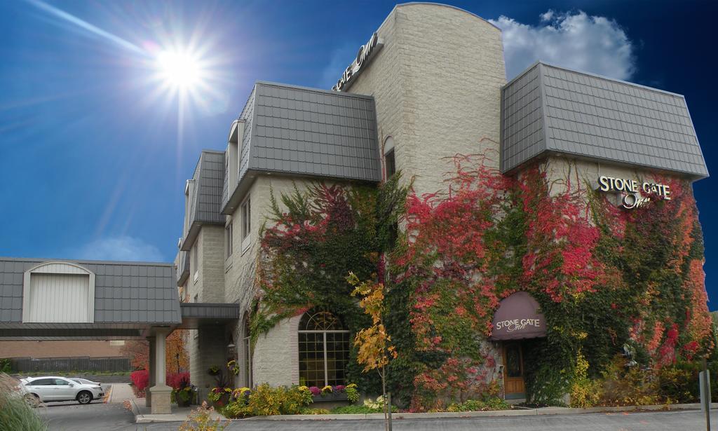 Stone Gate Inn Ориллия Экстерьер фото