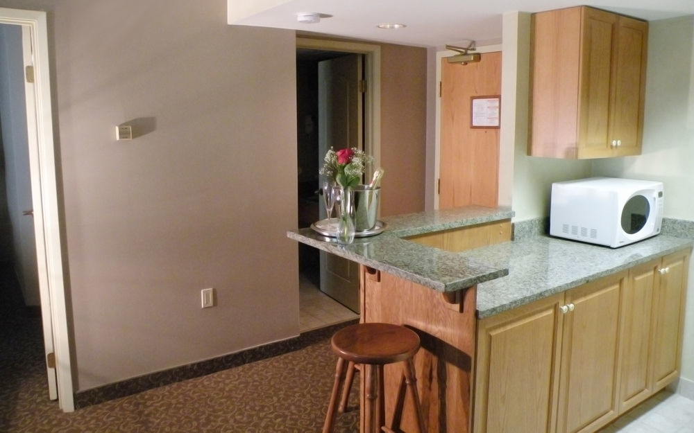 Stone Gate Inn Ориллия Экстерьер фото