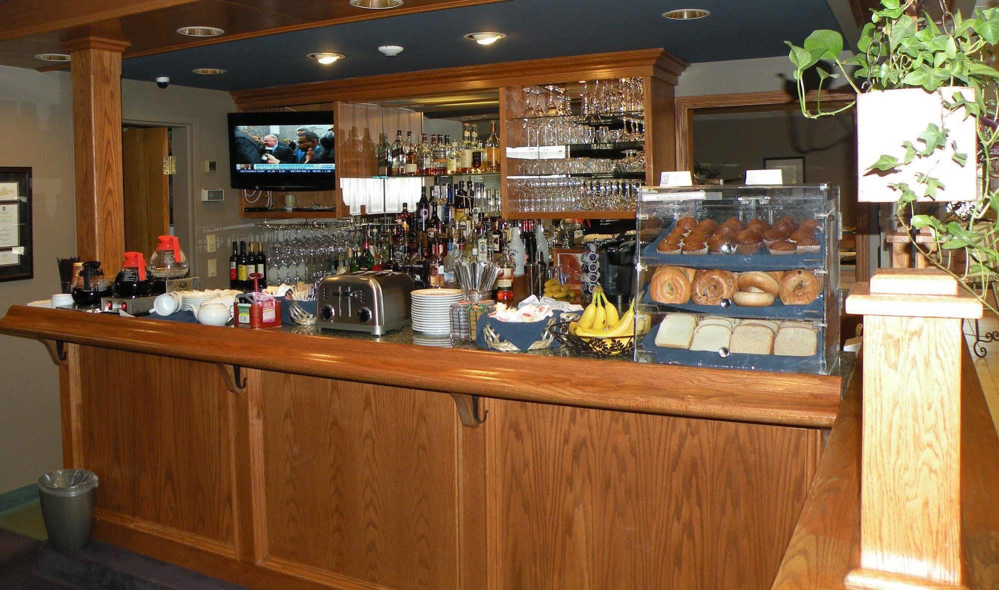 Stone Gate Inn Ориллия Экстерьер фото