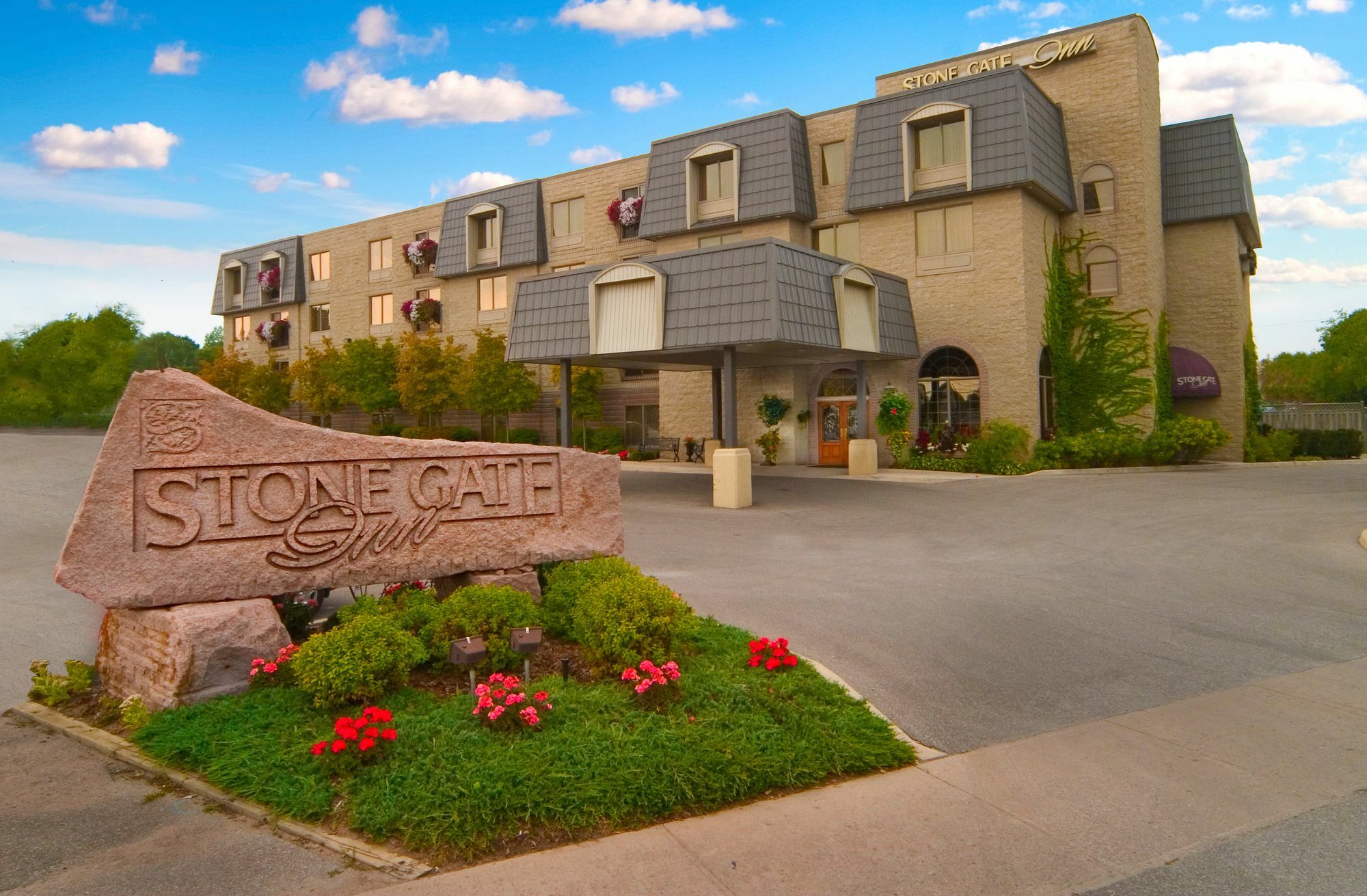 Stone Gate Inn Ориллия Экстерьер фото