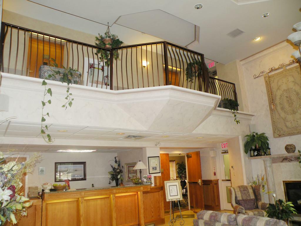 Stone Gate Inn Ориллия Экстерьер фото